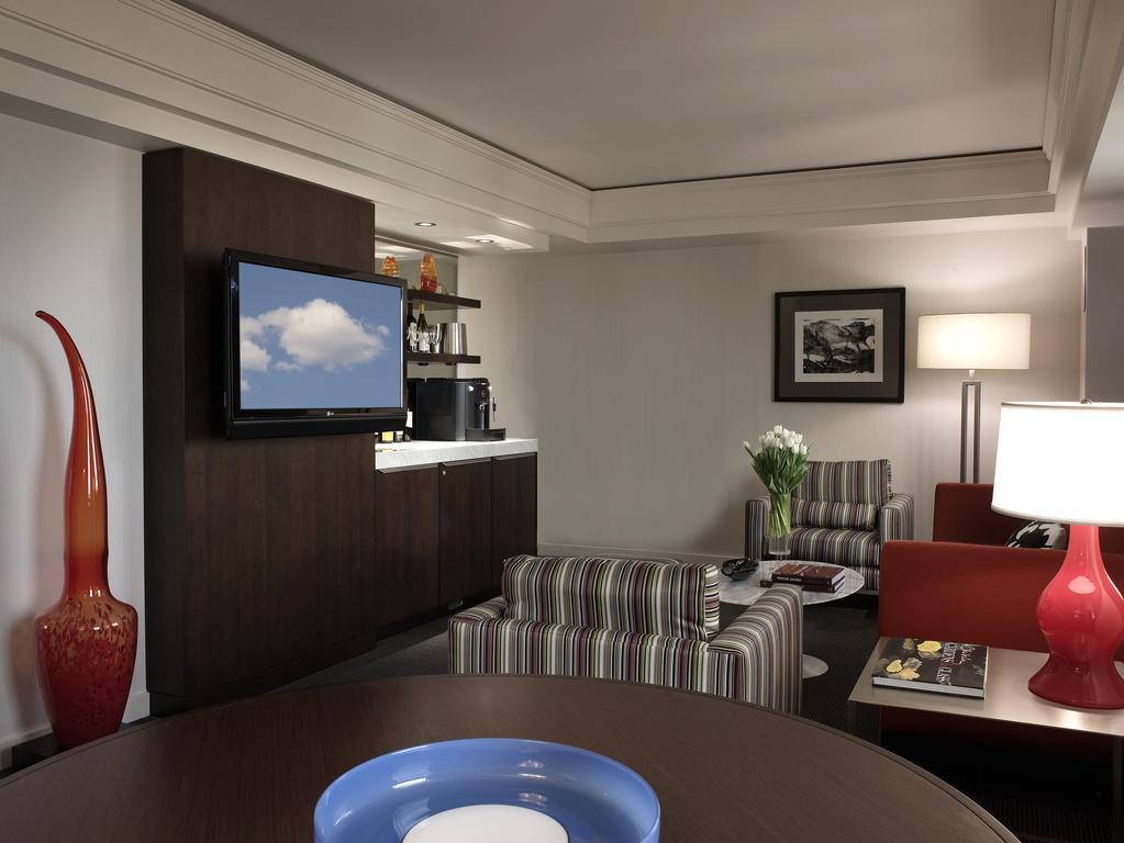 Hotel Murano Tacoma Eksteriør billede A suite at the Renaissance Boston Harborview Hotel