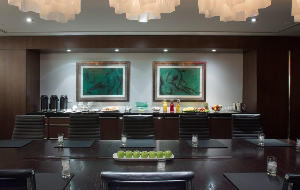 Hotel Murano Tacoma Eksteriør billede The lounge at the airport