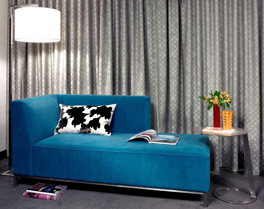 Hotel Murano Tacoma Værelse billede A blue chaise longue